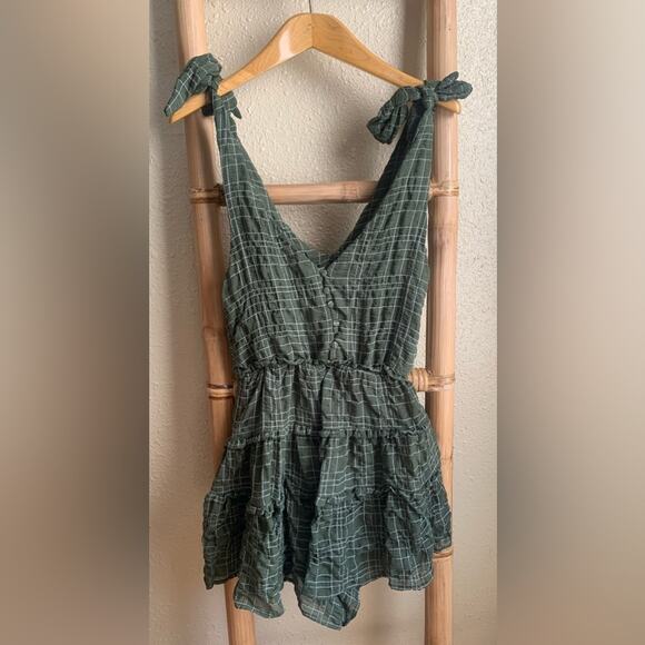 NWT Storia Army Green Plaid Romper ๐ฒ๐ - Picture 3 of 11